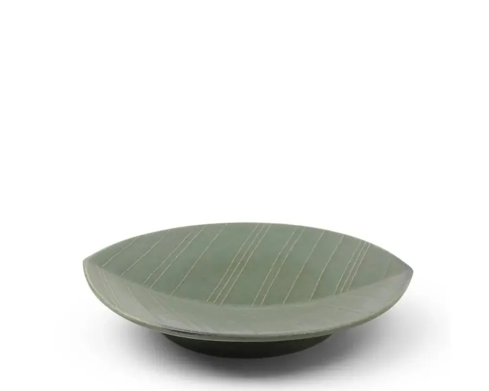 hazara_leaf_plate_green__2.webp MIYA Company Medium Plates | Hazara Leaf Plate Green 8.75"